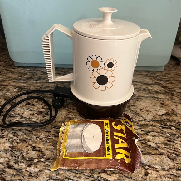 regal Other - 60's Vintage Regal Poly Perk Groovy
Floral Daisy 4 Cup Percolator Pot